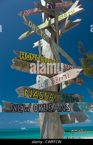 Abstand von KEY WEST MULTI CITY DESTINATION WEGWEISER Fort Zachary Taylor State Park auf Key West Florida USA Stockfoto