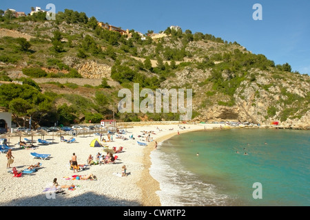 Playa la Grandadella, einer einsamen Bucht in der Nähe von Javea an der Costa Blanca, Spanien Stockfoto