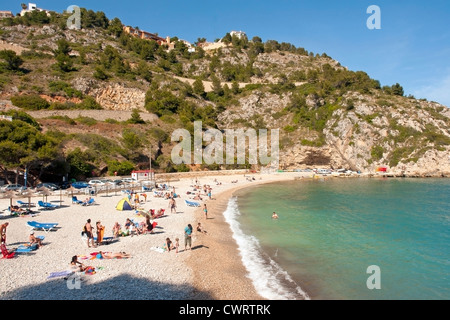 Playa la Grandadella, einer einsamen Bucht in der Nähe von Javea an der Costa Blanca, Spanien Stockfoto