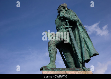 Statue des Explorers Wikinger, Leif Eriksson, außerhalb der Kirche Hallgrimskirkja, Reykjavik, Island Stockfoto