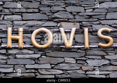 Ein altes Hovis Werbeschild an eine Hauswand Cumbrian. Stockfoto