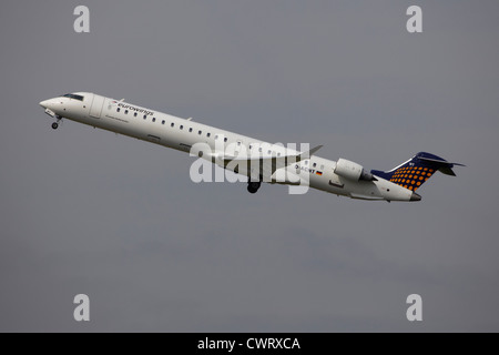 Eurowings Canadair Regional Jet CRJ-900LR nehmen Sie am Flughafen Manchester Stockfoto