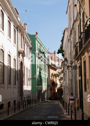 Quartierstrasse Bairro Alto, Lissabon Stockfoto