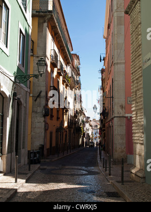 Quartierstrasse Bairro Alto, Lissabon Stockfoto