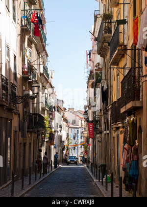 Quartierstrasse Bairro Alto, Lissabon Stockfoto