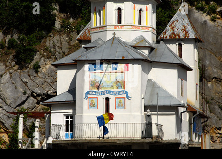 Rumänische Mracuna Kloster in der Schlucht des Eisernen Tor an der Donau zwischen Rumänien und Serbien Stockfoto