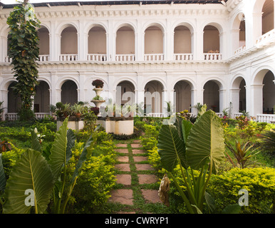 Elk201-1213 Indien, Goa, Old Goa, Bom Jesus Basillica, Kreuzgang Stockfoto