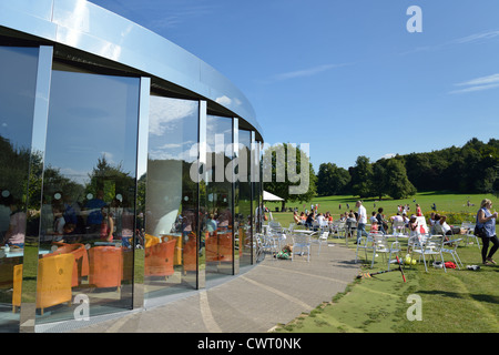 Dominique Perraults Teepavillon in Priory Park, Reigate, Surrey, England, Vereinigtes Königreich Stockfoto