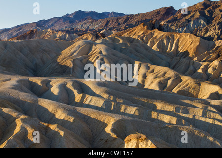 Landschaft von einer Felsformation am Zabriskie Point, Death Valley Nationalpark, Kalifornien, USA Stockfoto