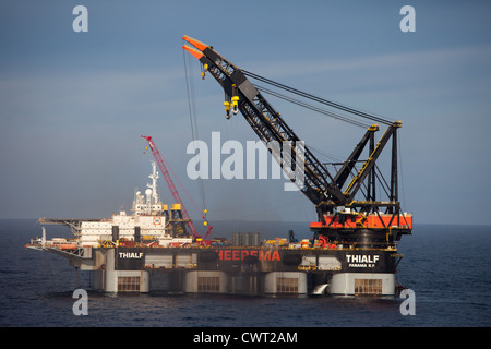 Die Thialf DCV (Deepwater Construction Vessel). Ein Lastkahn Schwergut-marine-Konstruktion. Teil der Flotte Heerema Stockfoto