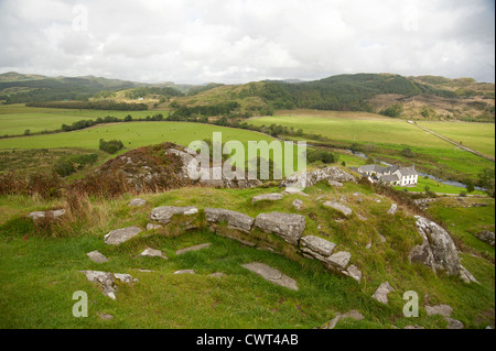 Die Reste einer prähistorischen Mauer auf dem Gipfel des Dunadd Wallburg, Kilmartin Argyll.Scotland.  SCO 8329 Stockfoto