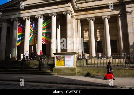 Manchester Art Gallery, UK. Die Ausstellung wird gefördert wird "wir Gesicht nach vorn' mit westafrikanischen Kunst. Stockfoto