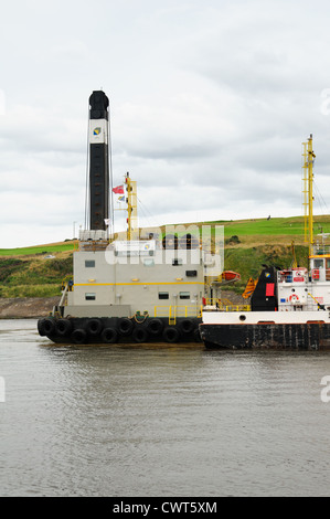 Die nordischen Riesen Baggerarbeiten Schiff und den langen Sand Hopper Kahn bei der Arbeit in Aberdeen Harbour 2012 Stockfoto