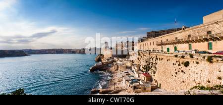 Große Hafen von Valletta ist die Siege Bell Memorial Malta Stockfoto