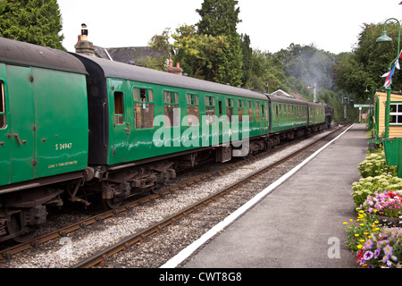 Medstead und vier Markierungen entfernt. Brunnenkresse-Linie, Hampshire, England, Vereinigtes Königreich. Stockfoto