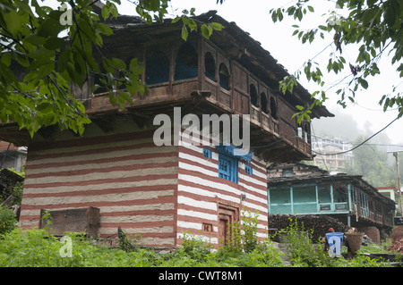 Traditionelle Häuser im Dorf der alten Manali, Himachal Pradesh Stockfoto