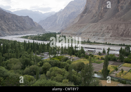 Balti-Dorf Turtuk im Nubra-Tal von Ladakh, in der Nähe der Kontrolllinie mit pakistanischen Truppen in Nordindien. Stockfoto