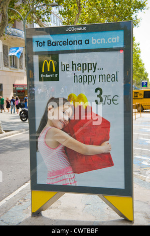 JCDECAUX Billboard Website für McDONALD'S HAPPY MEAL in Barcelona, Katalonien, Spanien, ES Stockfoto