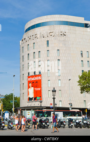 Verkauf Billboard auf Vorderseite des Kaufhaus El Corte Ingles Plaça de Catalunya, Barcelona, Katalonien, Spanien, ES Stockfoto