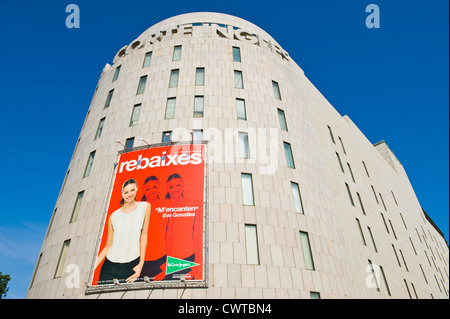 Verkauf Billboard auf Vorderseite des Kaufhaus El Corte Ingles Plaça de Catalunya, Barcelona, Katalonien, Spanien, ES Stockfoto