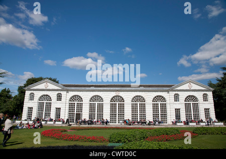 Orangerie mit Olympischen Themengarten, Kew Royal Botanical Gardens, Richmond, Surrey, GB, UK. Stockfoto