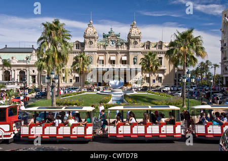 Touristische Kleinbahn vor das Casino von Monte-Carlo - Monaco Stockfoto