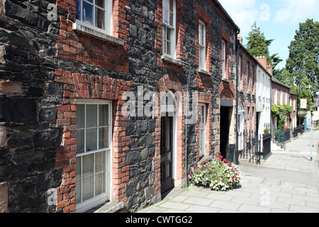 Naturstein-Terrasse in der Main Street in der kleinen georgischen Stadt von Hillsborough, Co Down, Nordirland Stockfoto