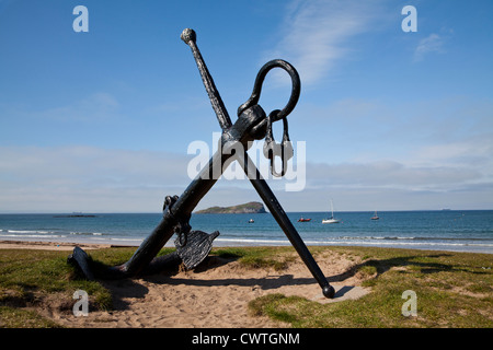 Anker am Strand mit Blick auf Craigleith Insel in North Berwick, East Lothian, Schottland. Stockfoto