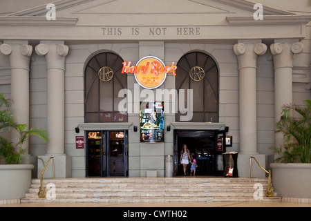 Eingang zum The Hard Rock Cafe in Plaza Forum By The Sea, Cancun, Mexiko Stockfoto