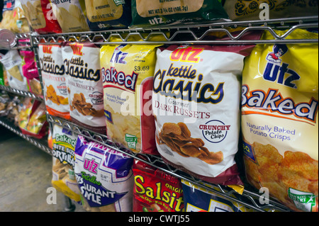 Eine Anzeige von Utz Marke Kartoffel-Chips sind in einem Supermarkt in New York gesehen Stockfoto