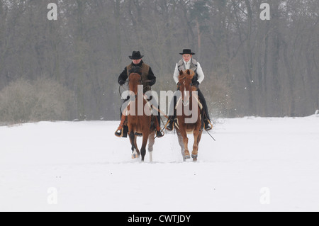 2 Reiter mit Pferd Stockfoto