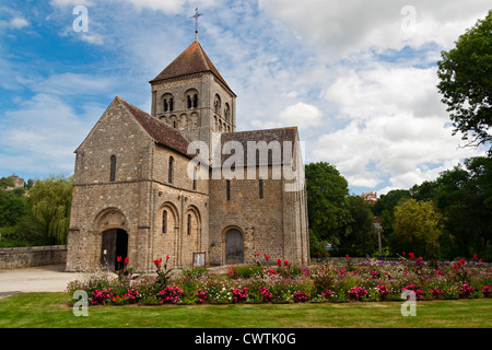 Romanische Kirche in Domfront, Normandie, Frankreich Stockfoto