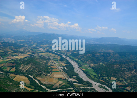 Luftaufnahme von La Bleone Tal und Fluss in der Nähe von La Comerie/Mirabeau, Alpes de haute Provence, Frankreich Stockfoto