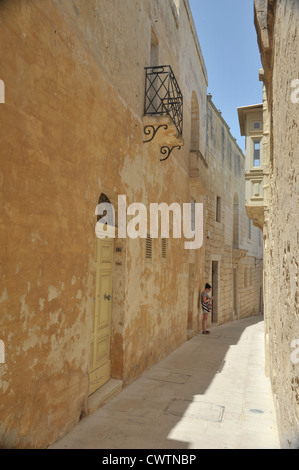 Gasse in der alten ummauerten Stadt Mdina, Malta Stockfoto