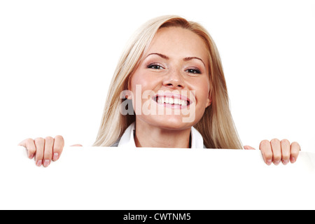 Geschäftsfrau, versteckt hinter einem weißen Blatt Papier Stockfoto