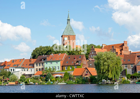 Altstadt und See Ziegel, Mölln, Schleswig-Holstein, Deutschland Stockfoto