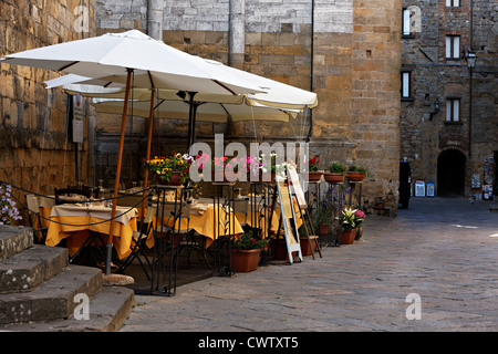 Restaurant Ambiente in der Straße, Volterra Toskana Italien Stockfoto