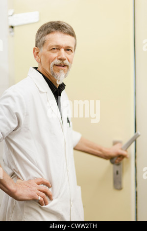 Metzgerei Fleisch Schranktür öffnen Stockfoto