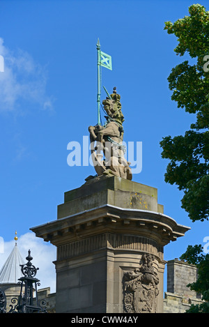 Detail der Säule mit Einhorn. Holyrood Palace, die Royal Mile und Edinburgh, Mitte Lothian, Schottland, Vereinigtes Königreich, Europa. Stockfoto