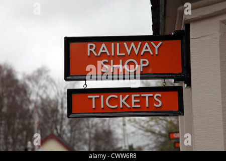 Zeichen auf der Plattform des South Tynedale Railway Station Alston Cumbria UK Stockfoto