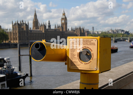 Häuser des Parlaments von einem in der Nähe von Bridge Stockfoto