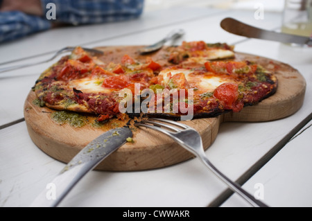 Organische Pizza bei daylesford, Cotswolds, Gloucestershire, England, UK. Stockfoto