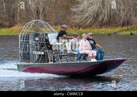 Familie nehmen Luftkissenboot fahren am Withlacoochee River in der Nähe von Inverness in Zentral-Florida Stockfoto