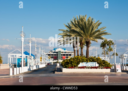 St. Petersburg Pier enthält ein Aquarium, Geschäfte und Restaurants in der Innenstadt von St. Petersburg, FL Stockfoto