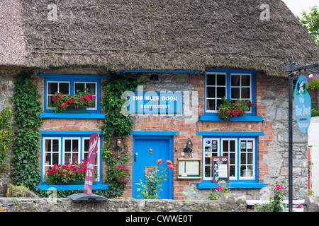 Traditionellen strohgedeckten Hütten in Adare, County Limerick, Irland. Stockfoto