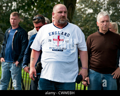 Rechter Flügel English Defence League EDL-Anhänger bei Rallye in Walthamstow East london Stockfoto