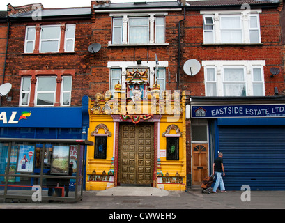 High Street Sikh-Hindu-Tempel in Shop vordere Gebäude in Walthamstow East London Stockfoto