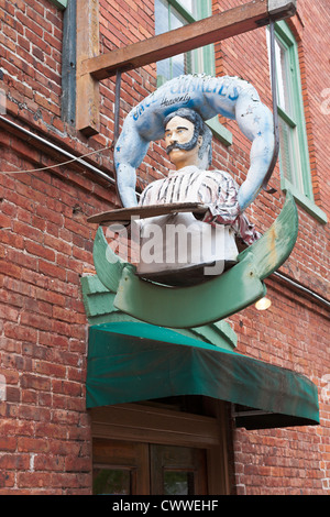 Melden Sie sich über dem Eingang zum Onkel Charlie Pizza Restaurant in Downtown Fernandina Beach auf Amelia Island in Florida Stockfoto