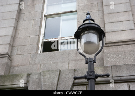 alten Sugg-Gas-Straßenbeleuchtung umgewandelt auf elektrischen Beleuchtung Aberdeen Scotland uk Stockfoto