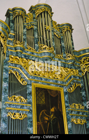 Orgel in der Kirche des Heiligen Kreuzes (Pyhan Ristin Kirkko) in Rauma, Finnland Stockfoto